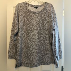 Stella&Dot | Grey Leopard Print Long Sleeve Sweatshirt EUC size CL